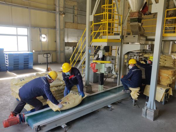 3.14日，制氣車間廣泛開展勞動(dòng)競賽，硫磺造粒工作圖.jpg