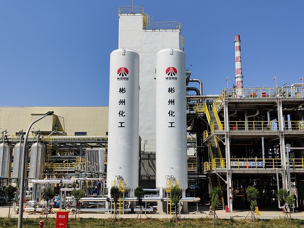 制氣車間，7月建成投用的707低溫能源綜合利用項目主設備液氮儲罐現(xiàn)場圖。 (1).jpg