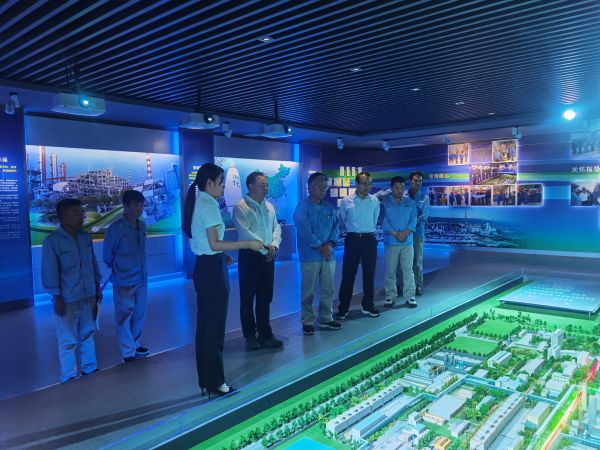 8月24日，國網(wǎng)渭南供電公司一行來公司調(diào)研座談，參觀展覽廳.jpg