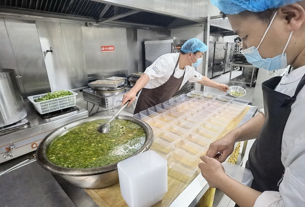 提高節(jié)日飯菜水準(zhǔn)，暖胃同時(shí)更要為職工暖心.jpg
