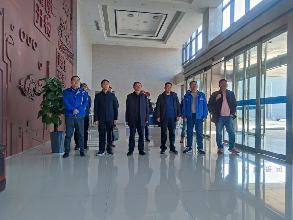 2023年11月22日，陜西省應(yīng)急管理廳來(lái)彬州公司檢查觀看入廠安全教育視頻.jpg