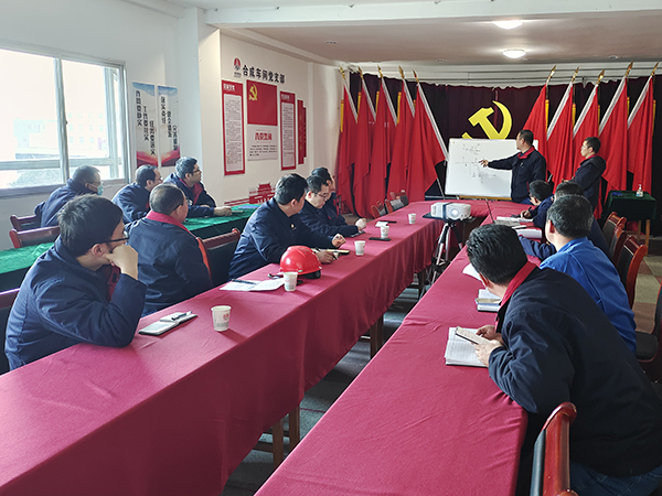 12月27日14：10，合成車間工藝人員講解工藝流程.jpg