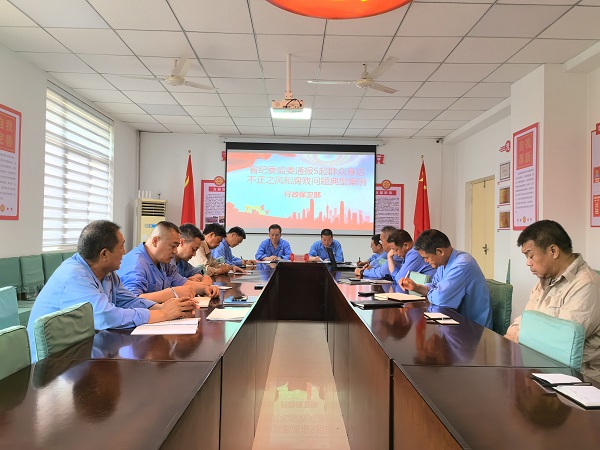5月20日，行政保衛(wèi)部學(xué)習(xí)“一月一警示”2.jpg