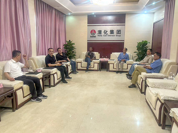 5月22日上午，陜西榆神外貿(mào)發(fā)展有限公司總經(jīng)理王仲及JA-代理咨詢德國有限公司首席執(zhí)行官約瑟夫·阿波雷加一行5人到公司座談交流，公司副總師張生財、渭河實業(yè)公司黨支部書記王勇及業(yè)務(wù)部主管張廣武參與座談.jpg