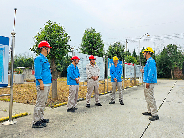 8月16日上午，馬軍忙就公司近期安全工作重點內容理解掌握及落實情況對車間各級人員進行抽查.jpg