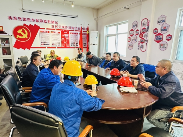 11月5日上午，驗收隊伍召開專題會議，匯總施工問題并討論竣工驗收準(zhǔn)備工作.jpg