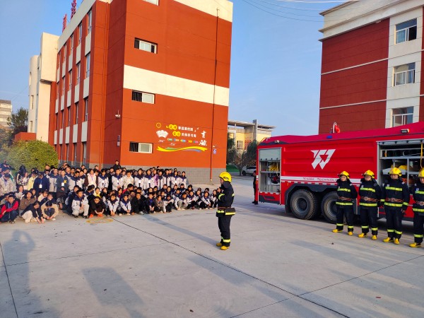 11月6日，彬州公司消防隊進學校宣傳消防知識2.jpg