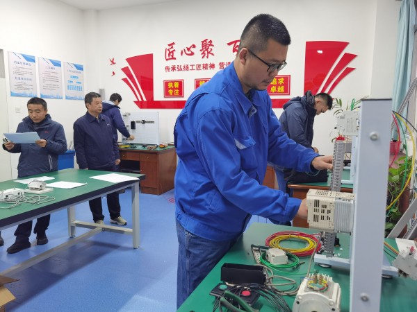 12月26日，電氣高級工實操比賽現(xiàn)場.jpg