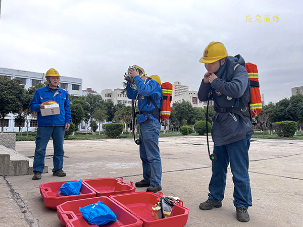 3月27日16：30，合成車(chē)間員工進(jìn)行演練中.jpg